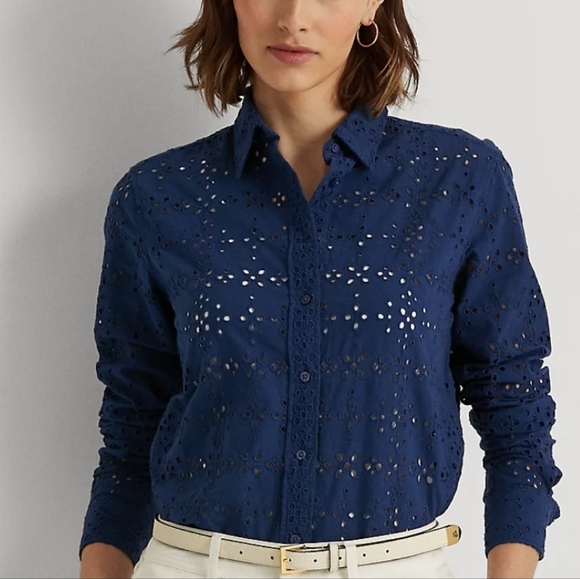 Banana Republic Classic Fit Button Up Navy Blue Eyelet Woman's Shirt. Size XS - Picture 2 of 9